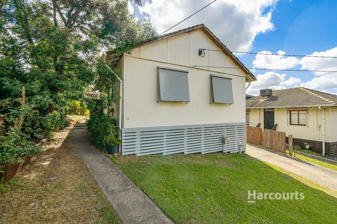 12 Almond Drive, DOVETON, VIC 3177