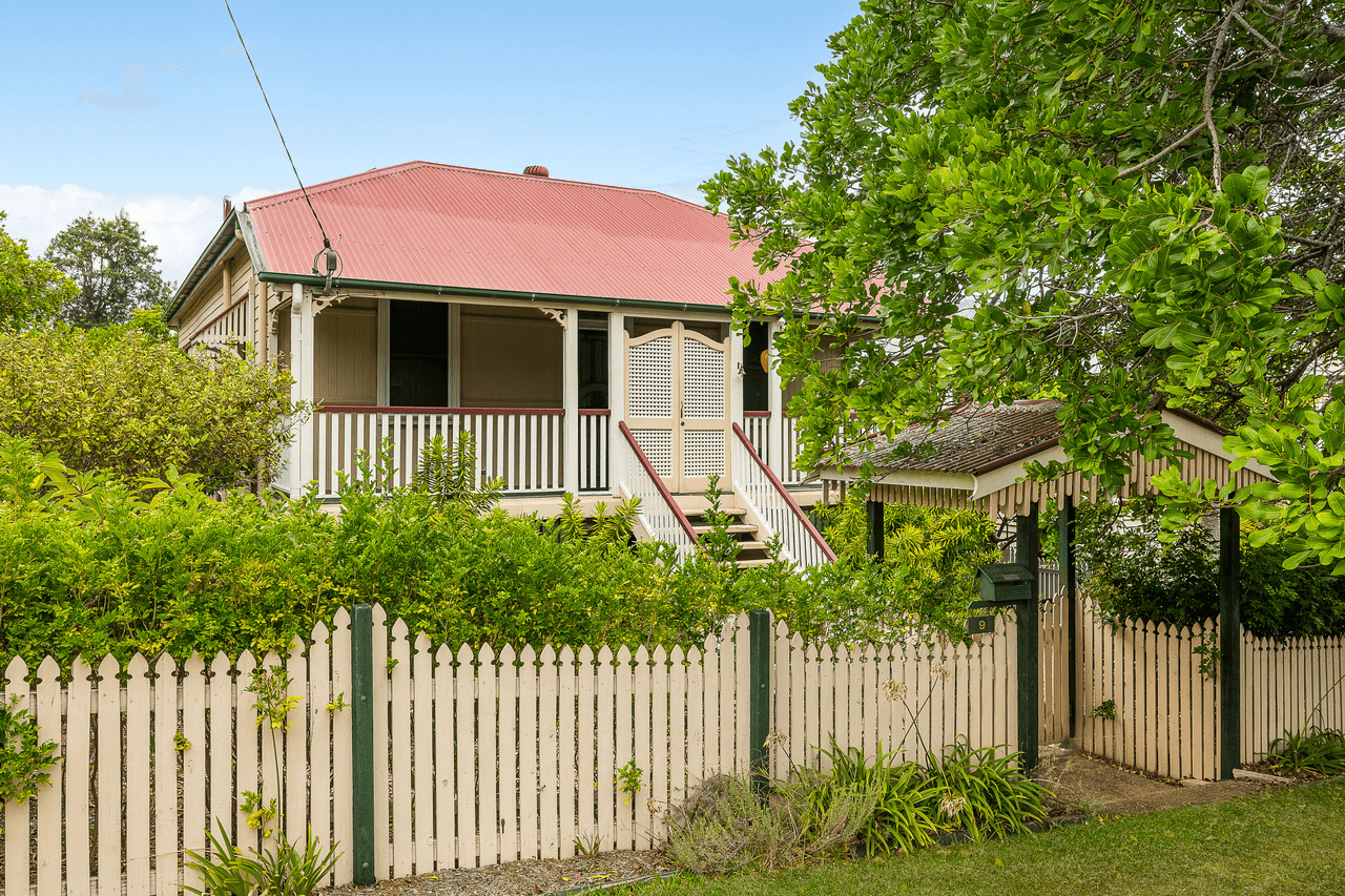 9 Victoria Street, BALMORAL, QLD 4171