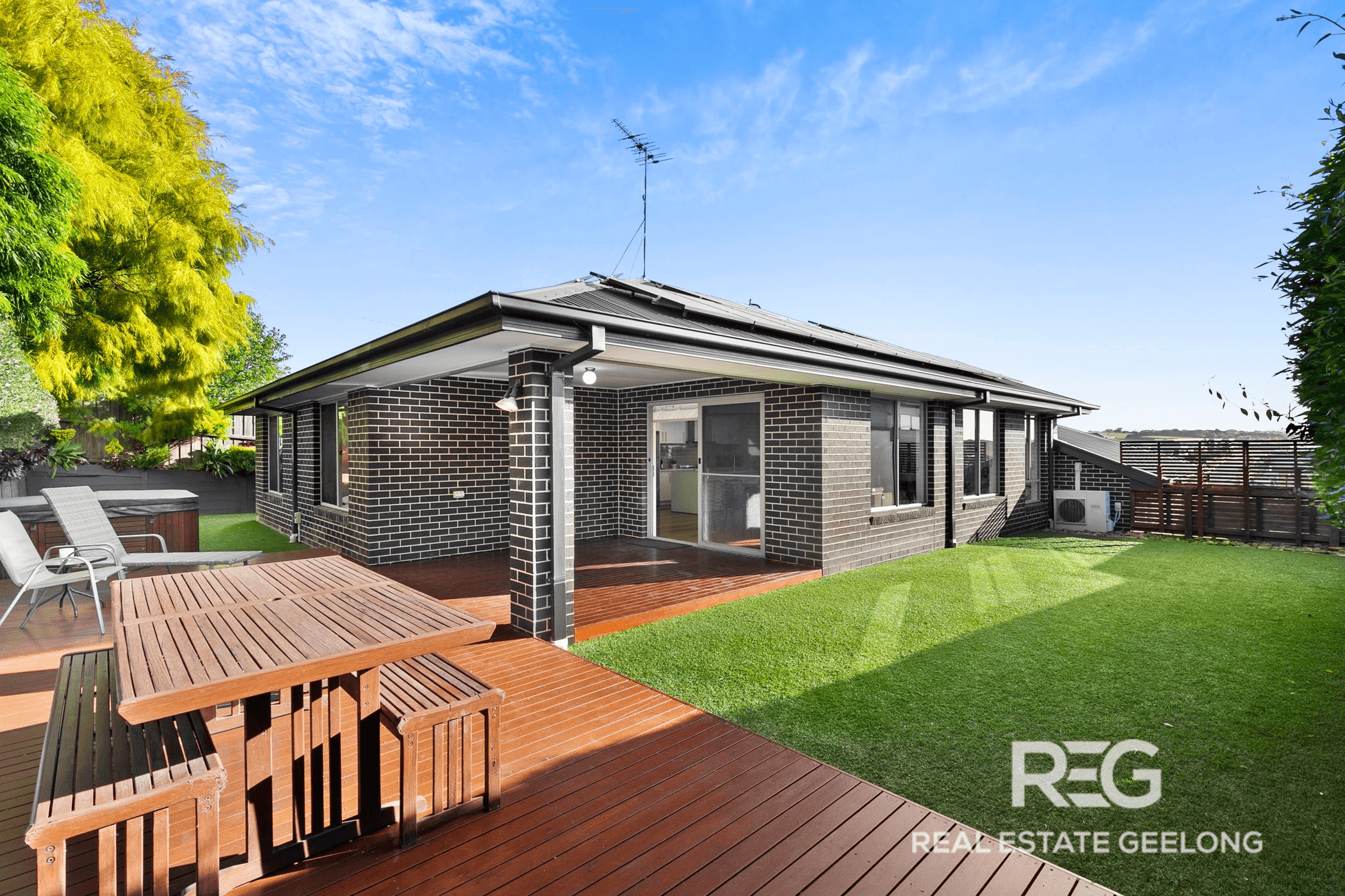 14 Aitkenside Avenue, HIGHTON, VIC 3216