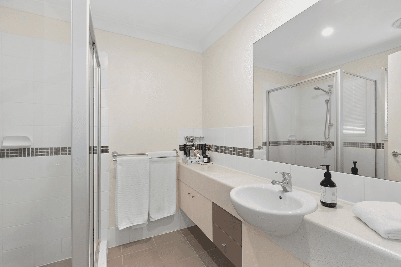 3/2 Catalina Way, UPPER COOMERA, QLD 4209