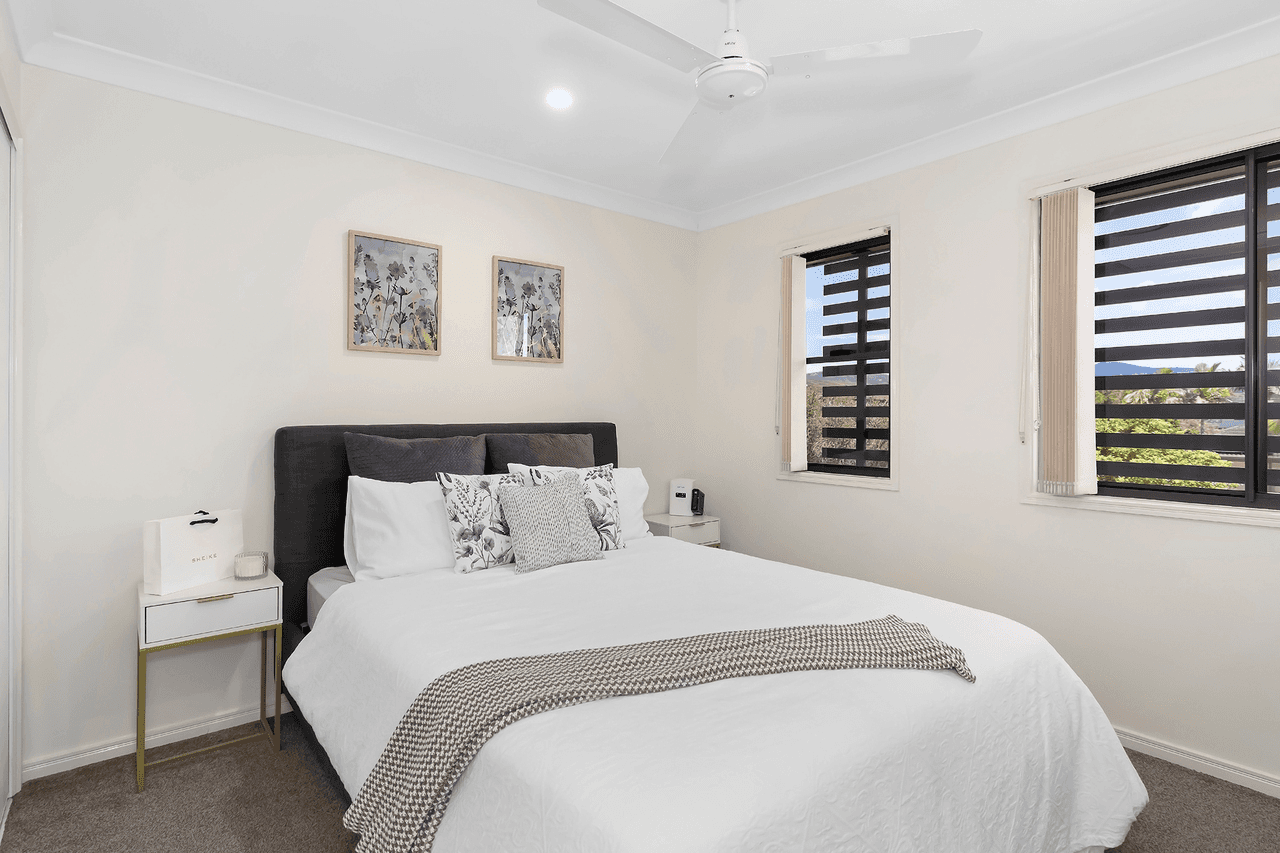 3/2 Catalina Way, UPPER COOMERA, QLD 4209