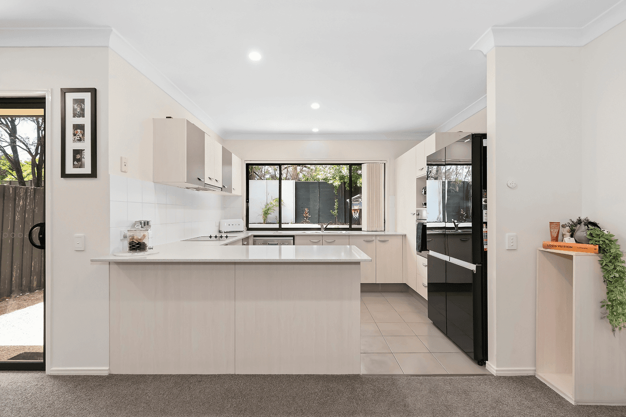 3/2 Catalina Way, UPPER COOMERA, QLD 4209