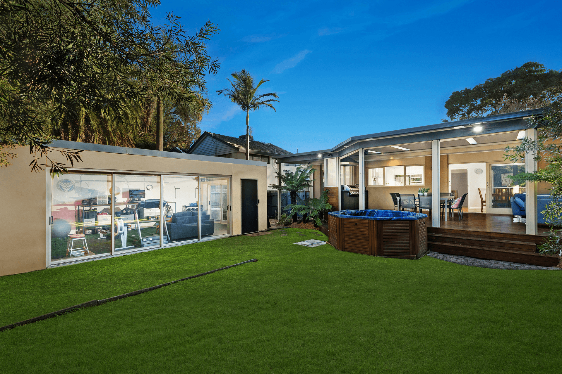 16 Sampson Drive, Mount Waverley, VIC 3149