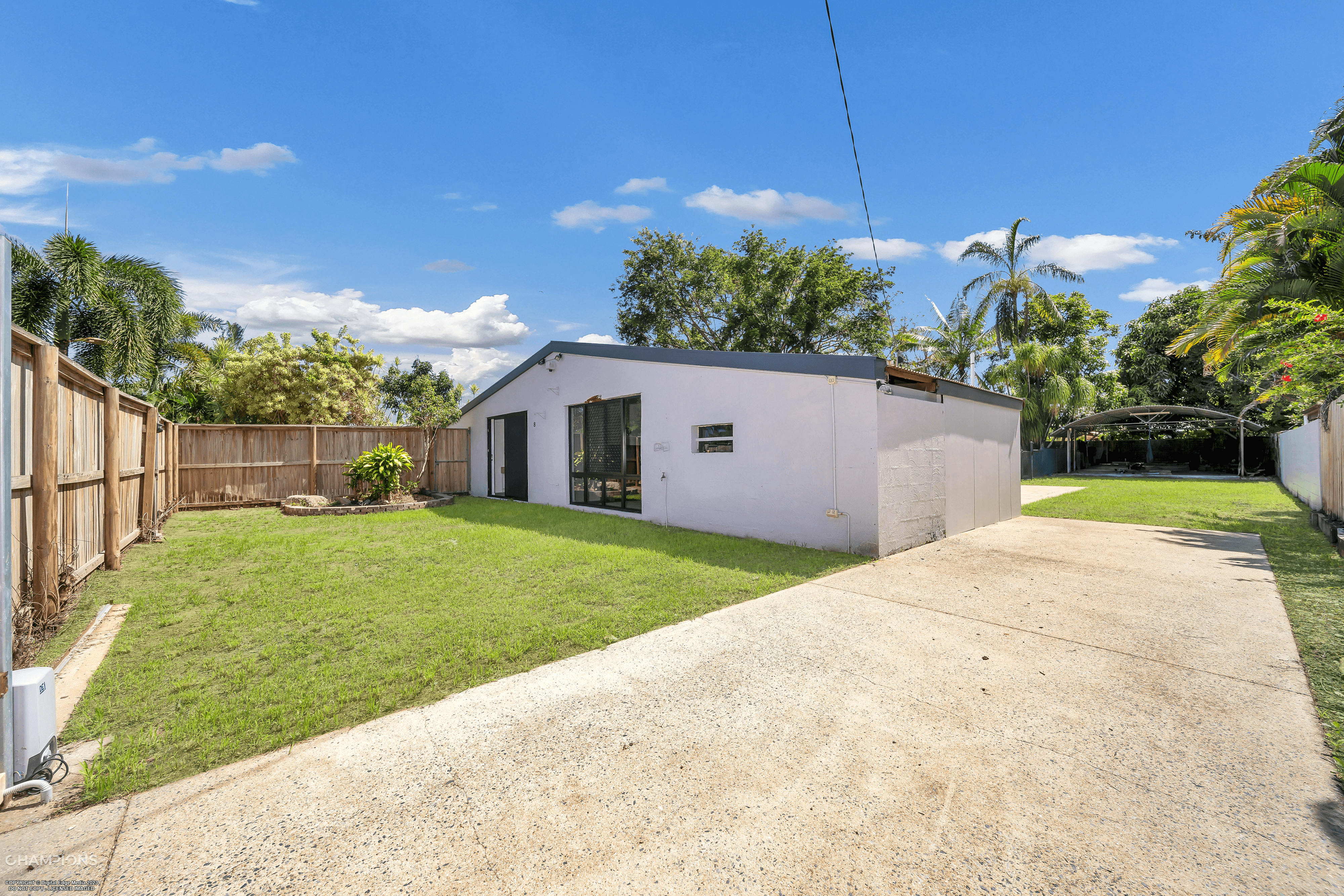 8 Cassava Street, HOLLOWAYS BEACH, QLD 4878