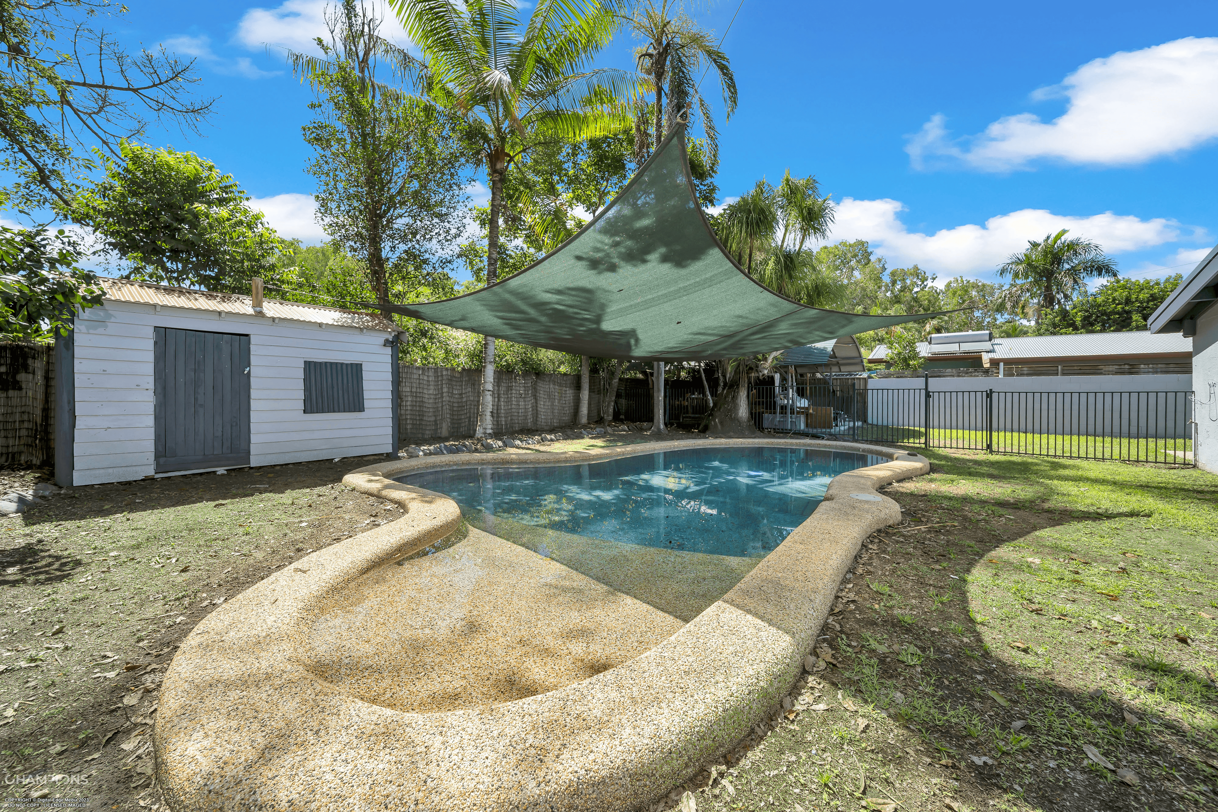 8 Cassava Street, HOLLOWAYS BEACH, QLD 4878