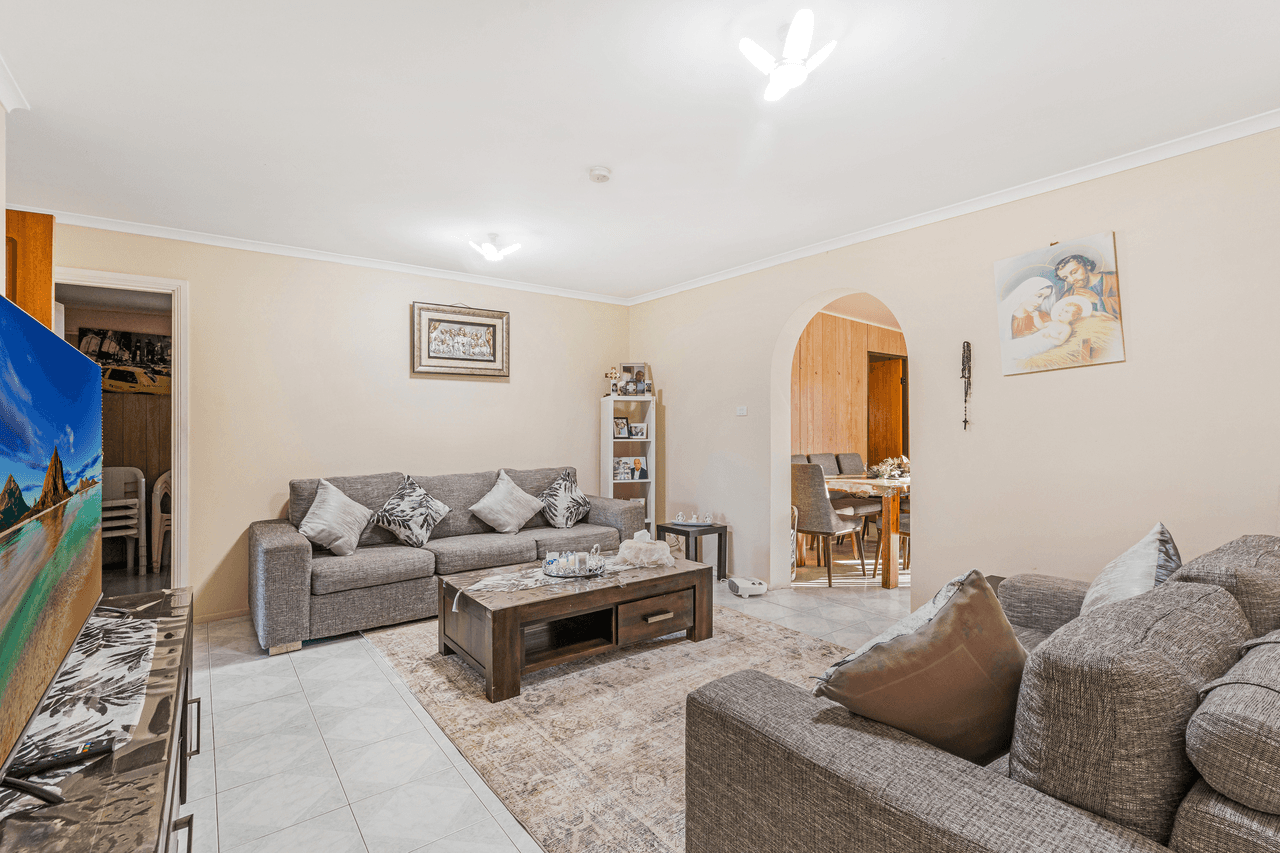 89 Falcon Circuit, Green Valley, NSW 2168