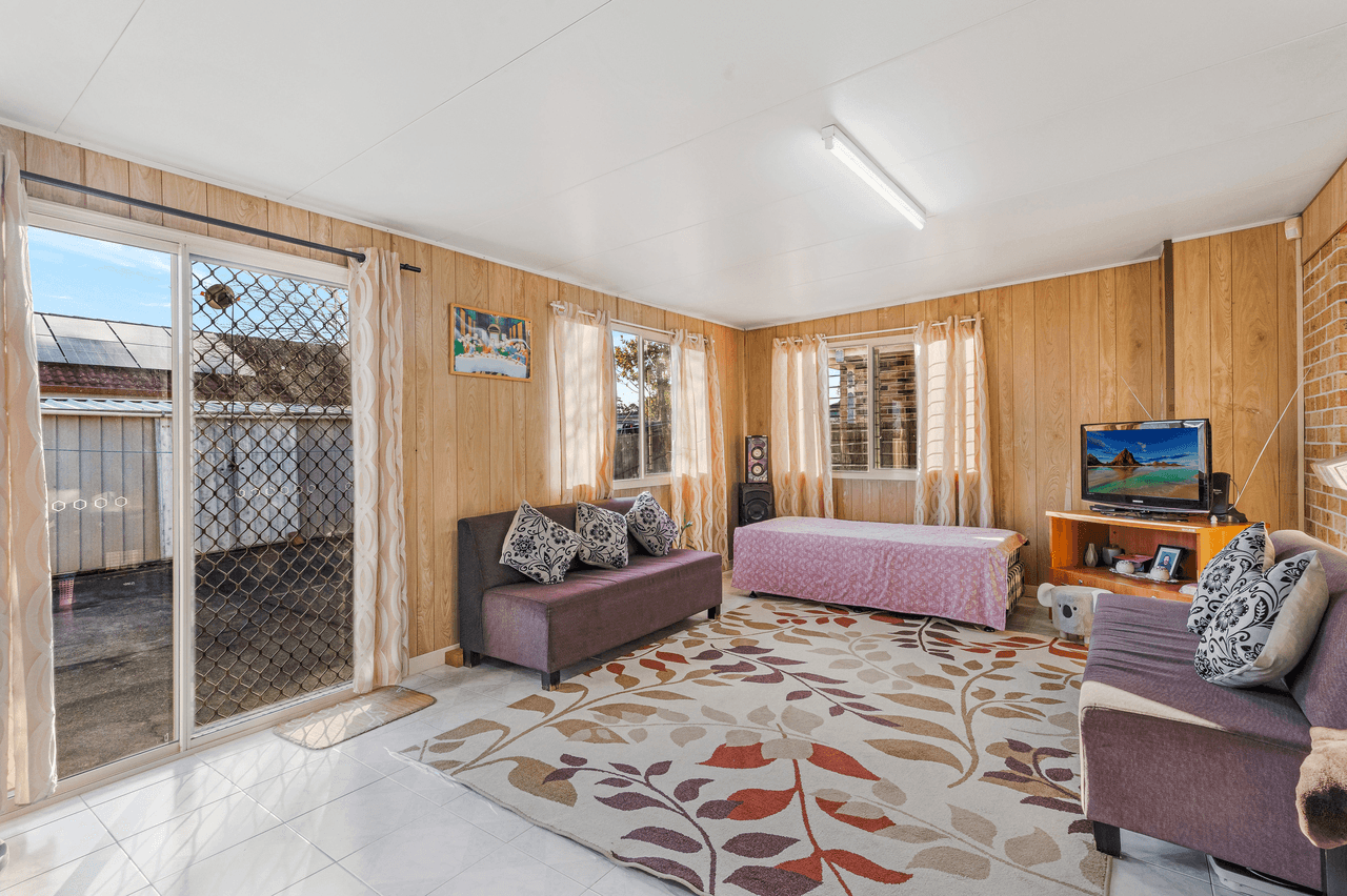 89 Falcon Circuit, Green Valley, NSW 2168