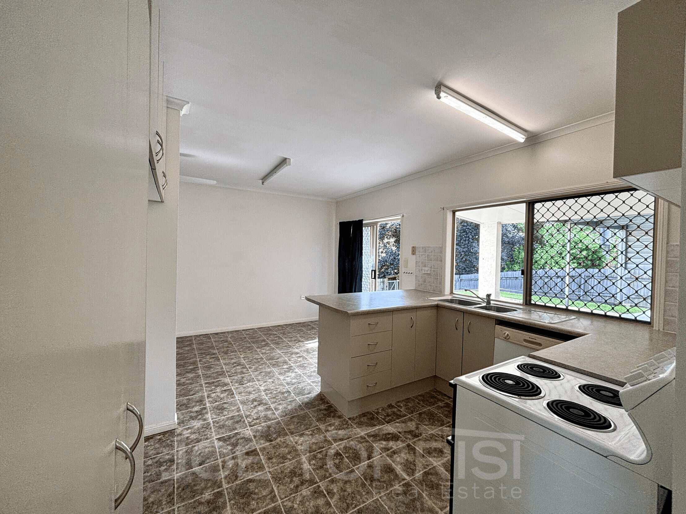 2 Palm Close, Mareeba, QLD 4880