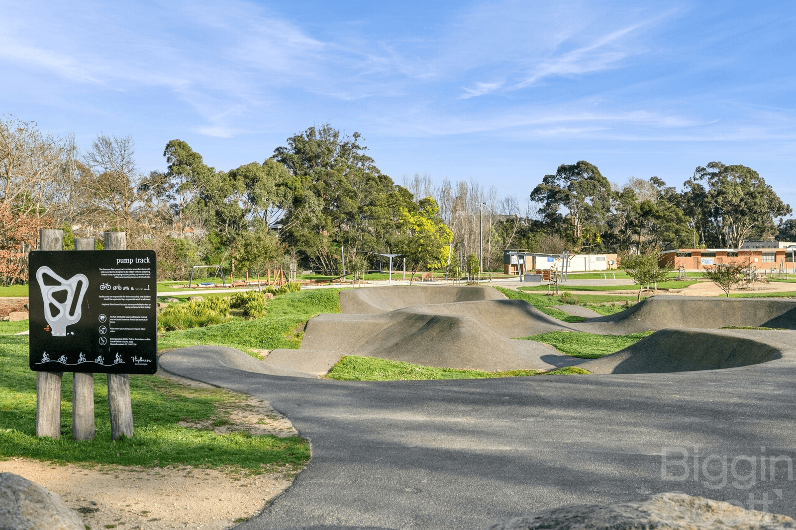 9 Oaktree Lane, CRESWICK, VIC 3363