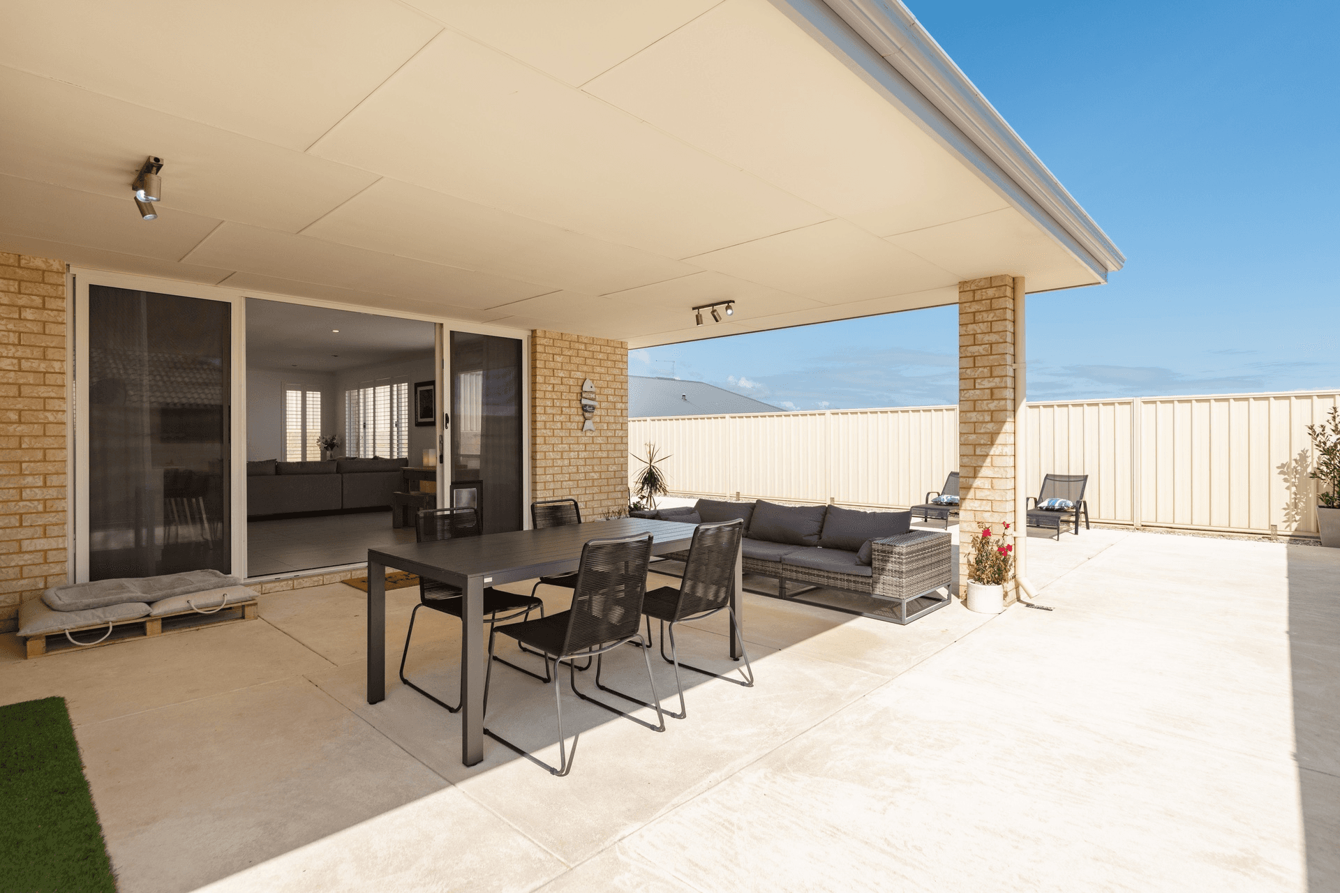 8 Lisle Road, Madora Bay, WA 6210
