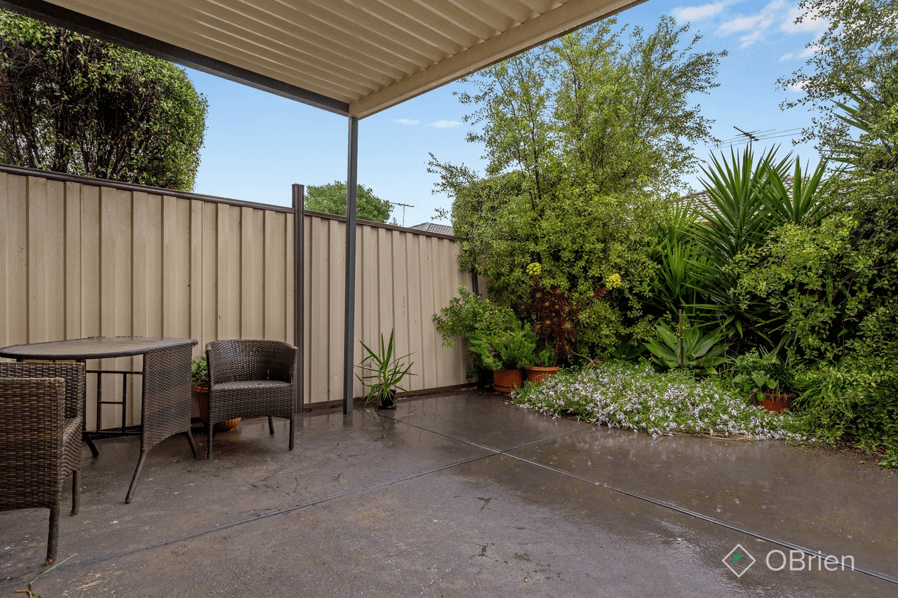 4/6 Granholm Grove, Harkness, VIC 3337