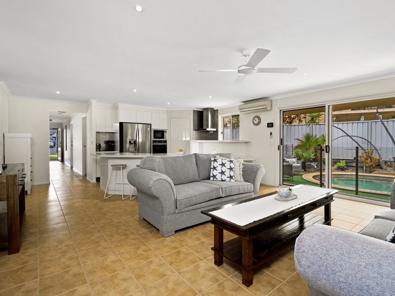 19 Fiddlewood Place, REEDY CREEK, QLD 4227