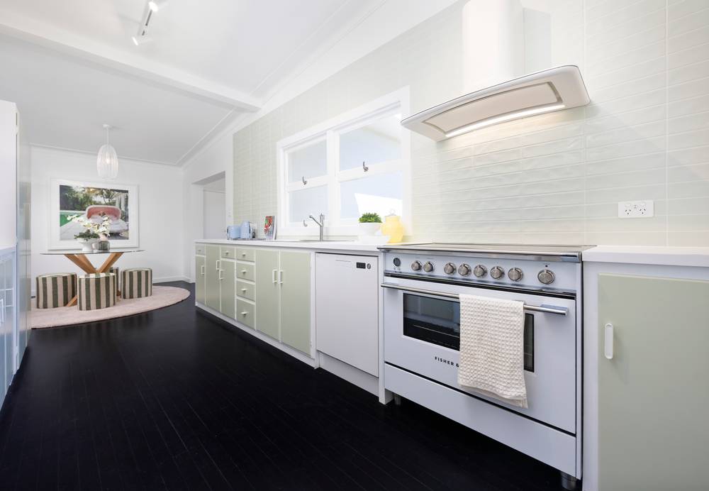 12 Second Avenue, LABRADOR, QLD 4215