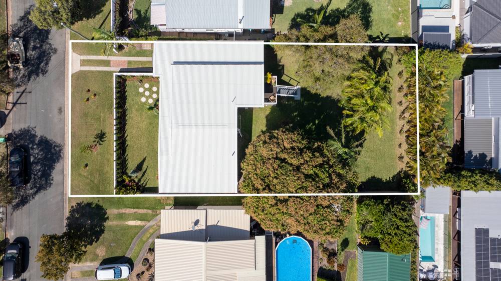 12 Second Avenue, LABRADOR, QLD 4215