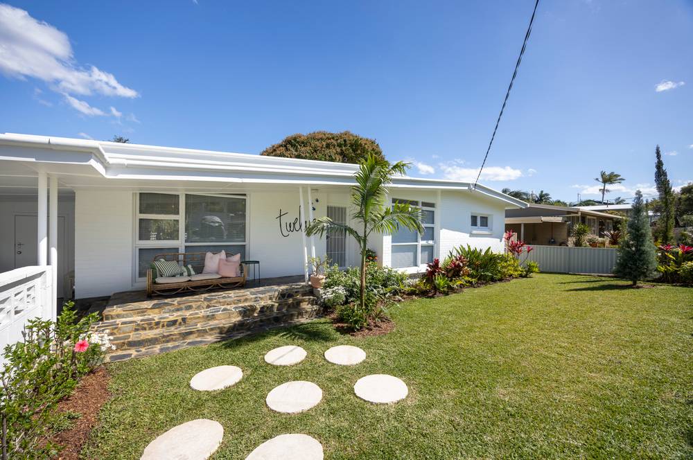 12 Second Avenue, LABRADOR, QLD 4215