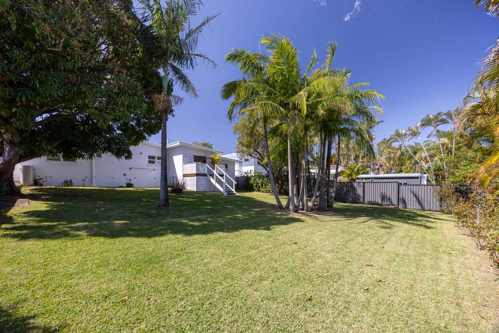 12 Second Avenue, LABRADOR, QLD 4215