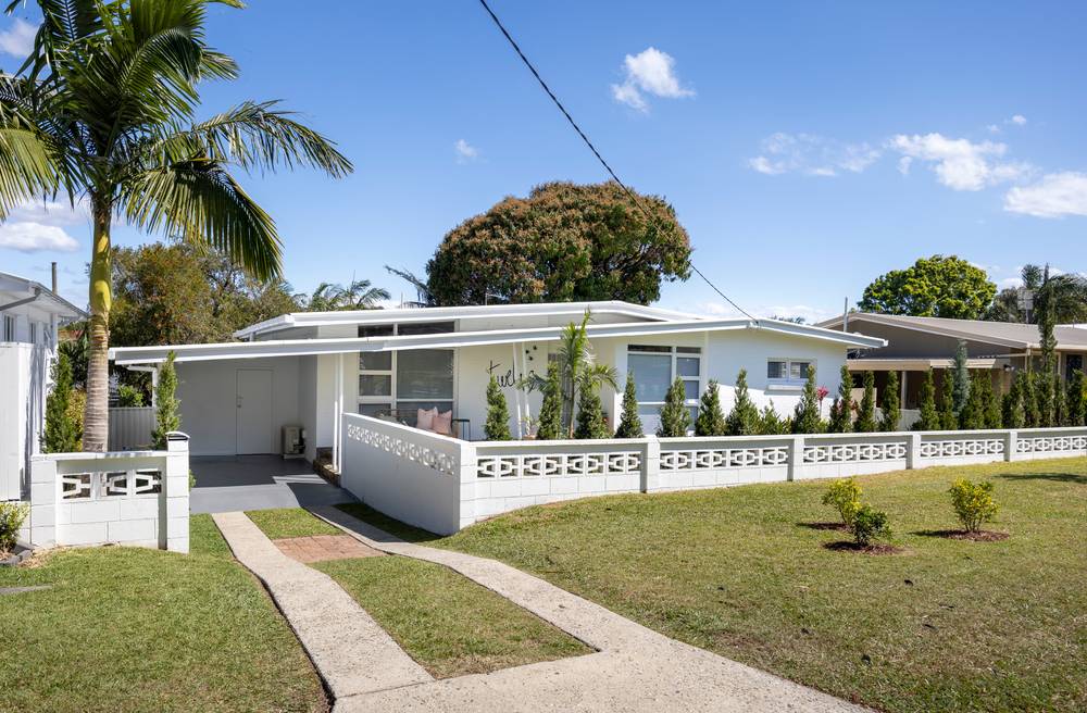 12 Second Avenue, LABRADOR, QLD 4215