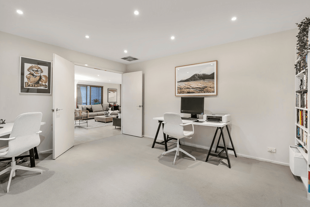 14 St Georges Court, GLEN WAVERLEY, VIC 3150