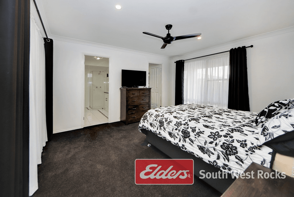 26 RAFFERTY Crescent, SOUTH WEST ROCKS, NSW 2431