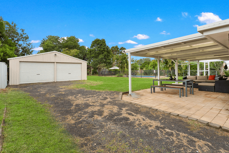 33 Flametree Court, WALLOON, QLD 4306