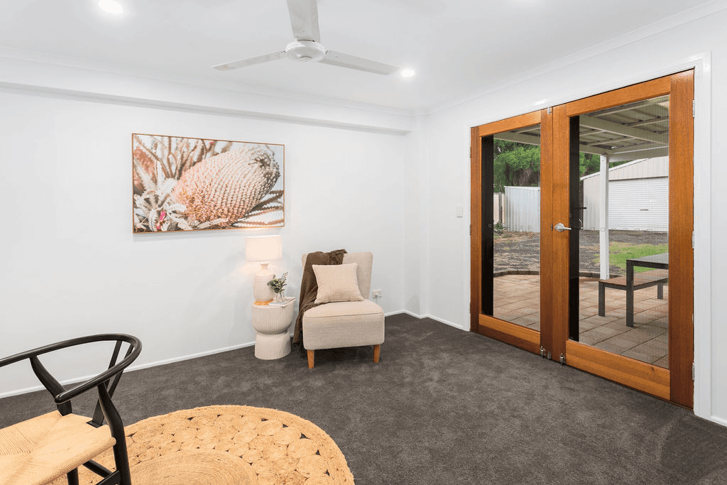 33 Flametree Court, WALLOON, QLD 4306