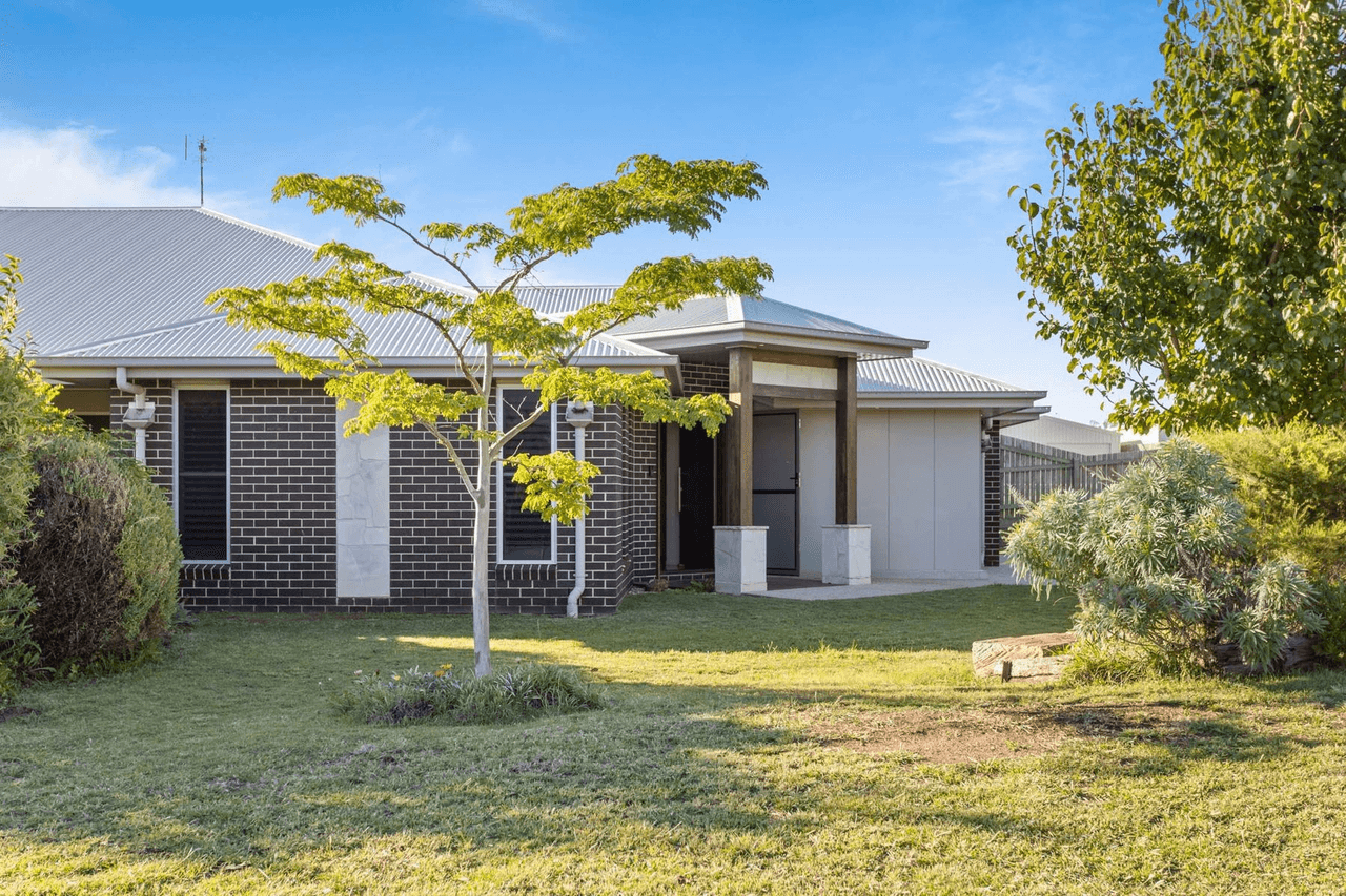 8  Pelling Court, WESTBROOK, QLD 4350