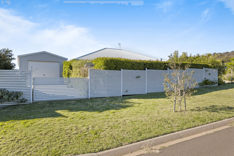 8  Pelling Court, WESTBROOK, QLD 4350