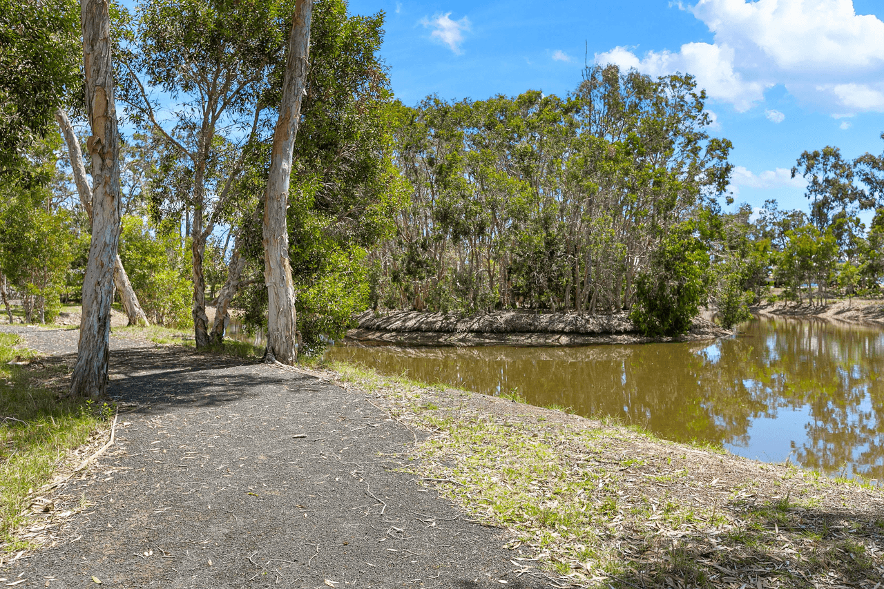 8 Cowrie Court, BURRUM HEADS, QLD 4659