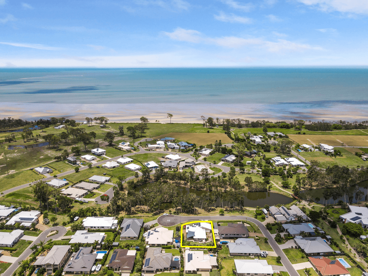 8 Cowrie Court, BURRUM HEADS, QLD 4659