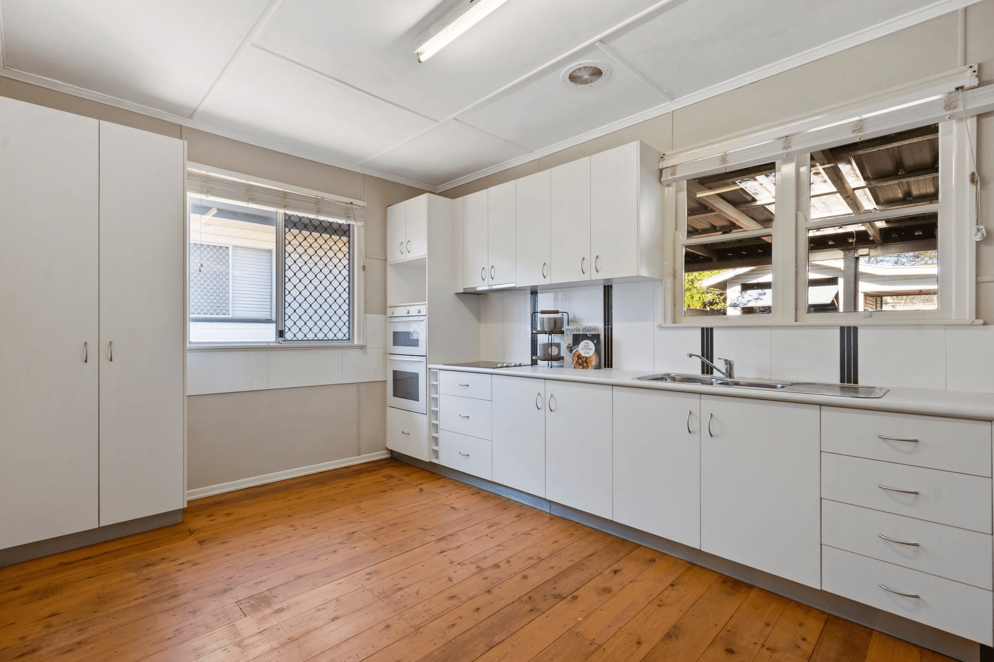 48 Dunne Street, HARRISTOWN, QLD 4350