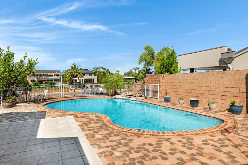 12 Bombala Street, BROADBEACH WATERS, QLD 4218