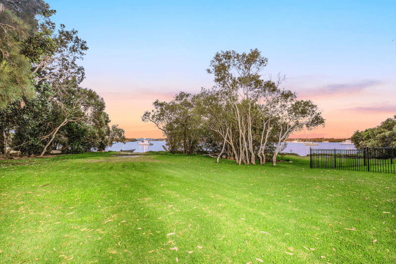 32 Bay Drive, JACOBS WELL, QLD 4208