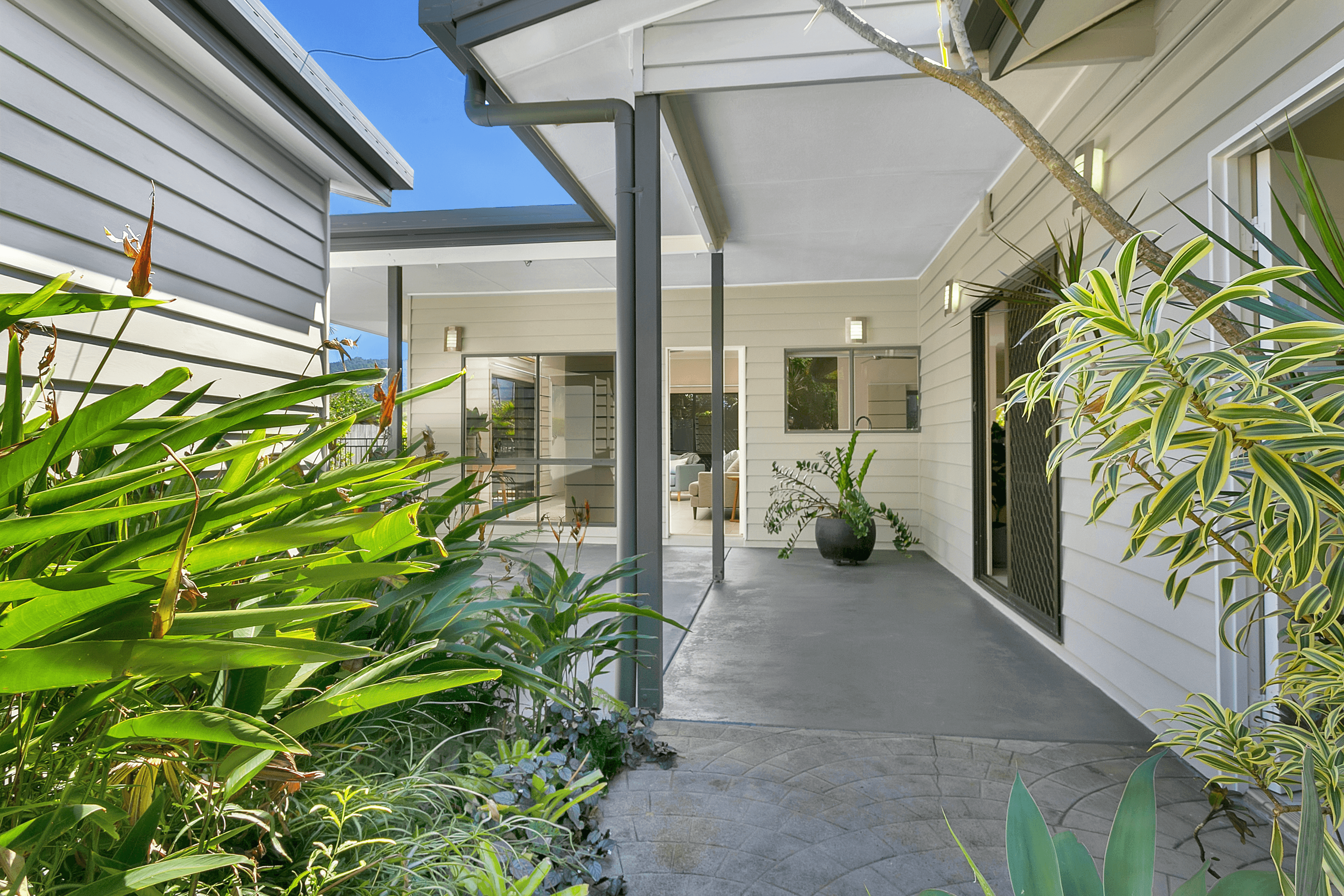 8 Sandpiper Court, BAYVIEW HEIGHTS, QLD 4868