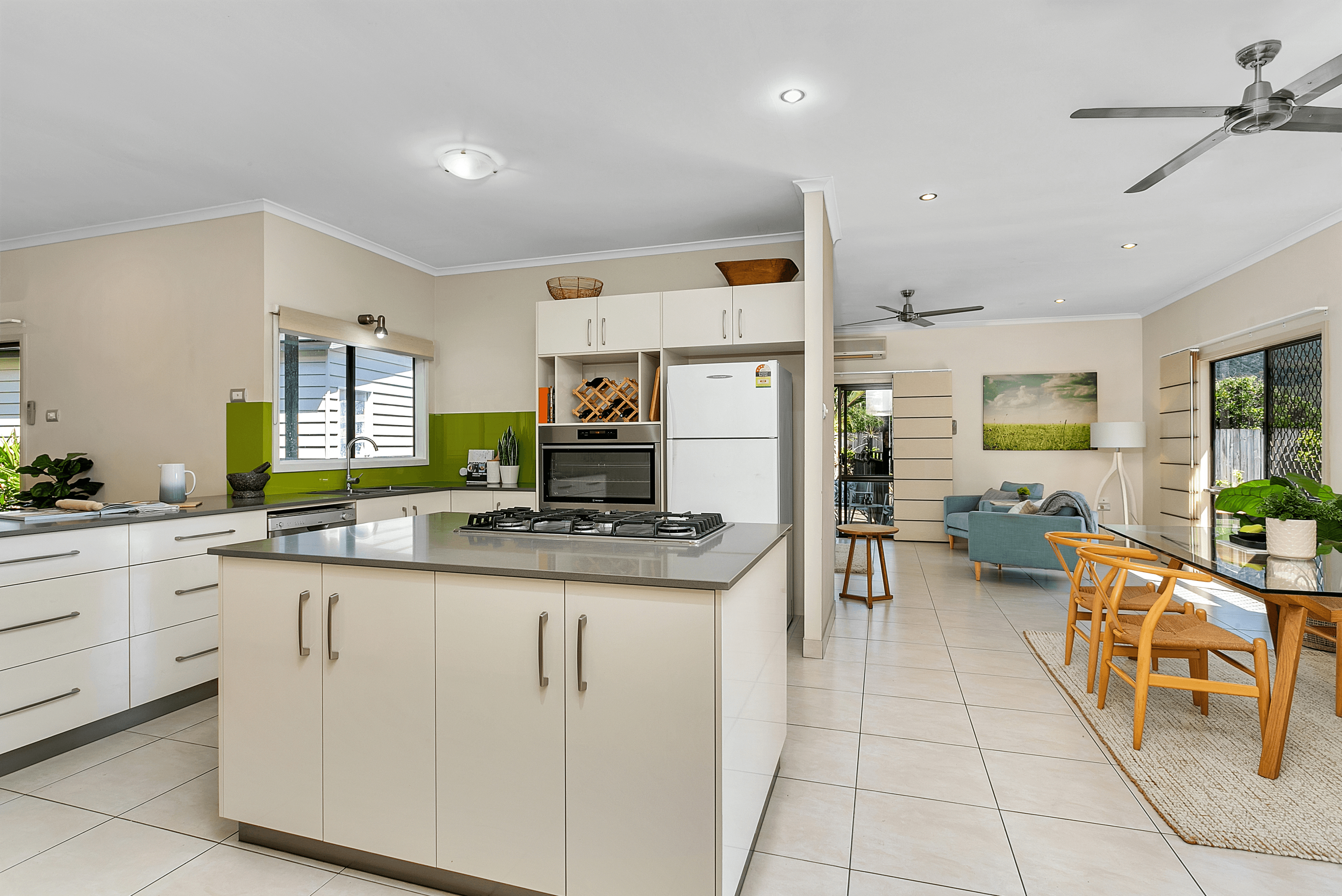 8 Sandpiper Court, BAYVIEW HEIGHTS, QLD 4868