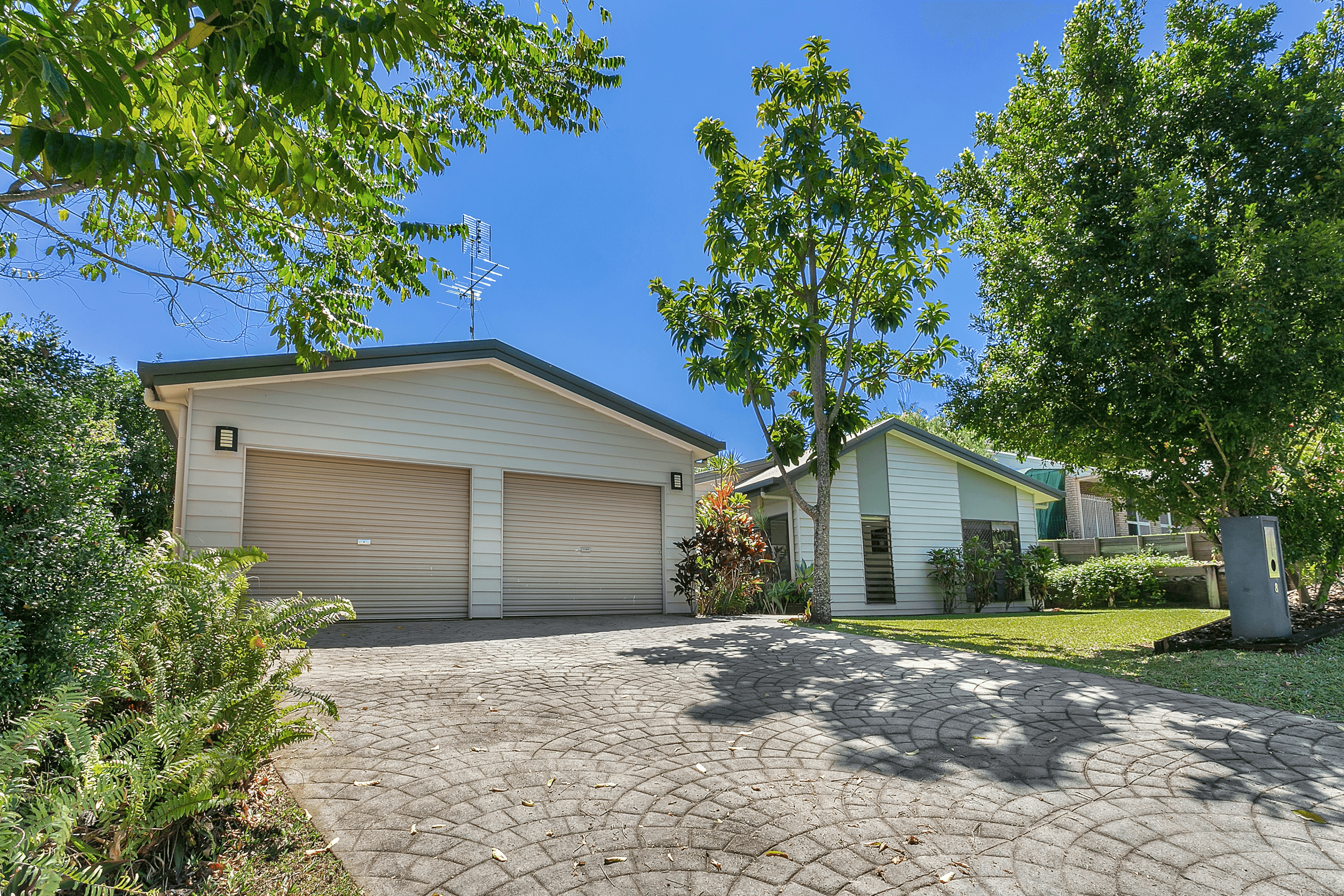 8 Sandpiper Court, BAYVIEW HEIGHTS, QLD 4868