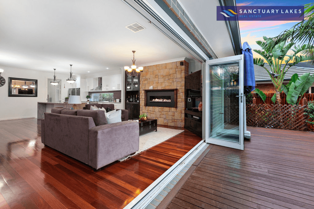 21 Half Moon Terrace, SANCTUARY LAKES, VIC 3030