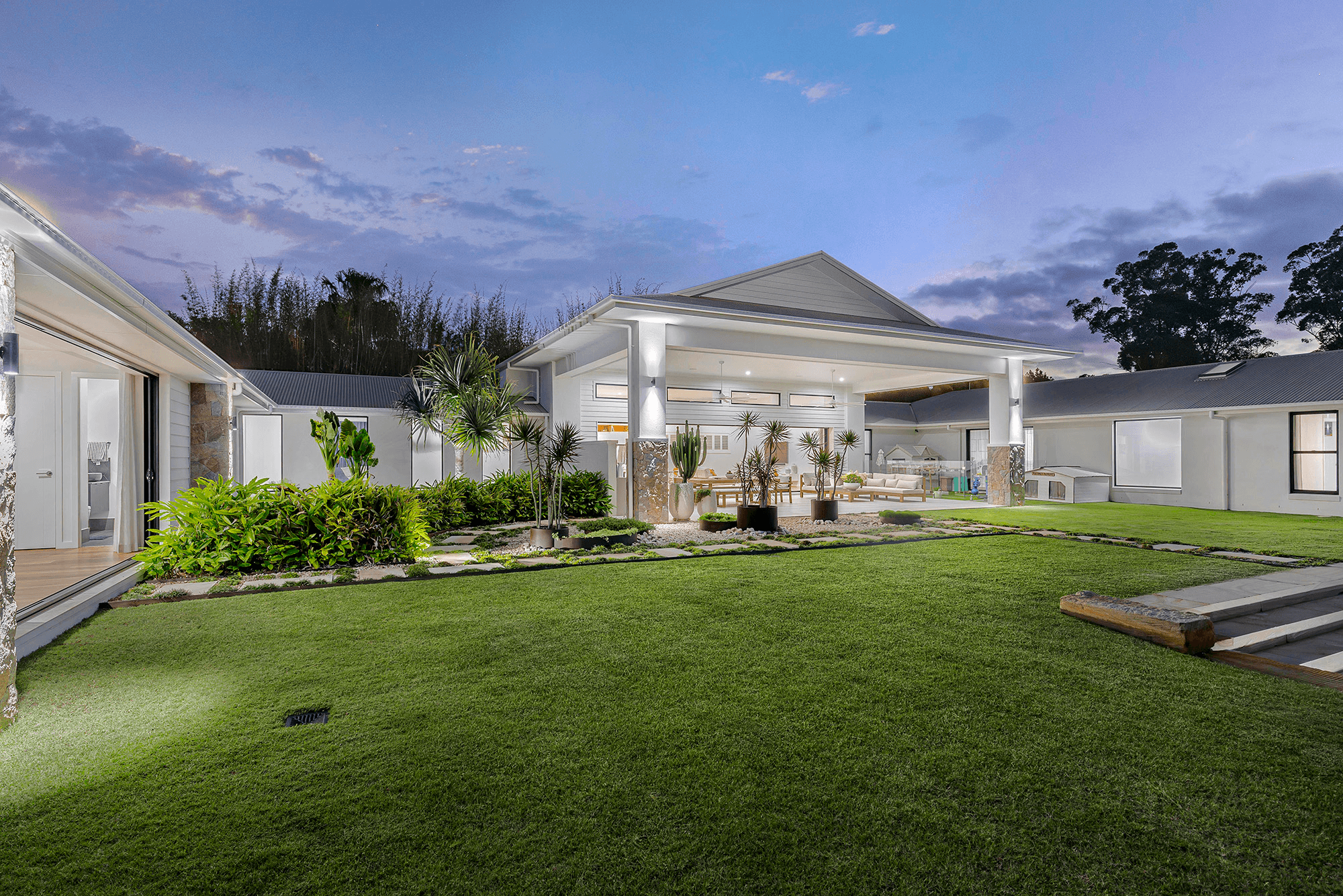 11 Ascot Crescent, SAMFORD VALLEY, QLD 4520