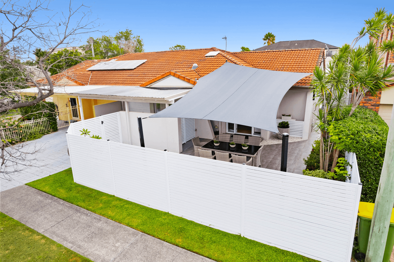 2/6 Rosalind Avenue, PARADISE POINT, QLD 4216