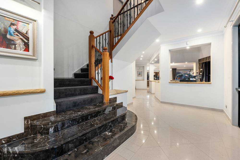2204 Taromeo Court, Hope Island, QLD 4212