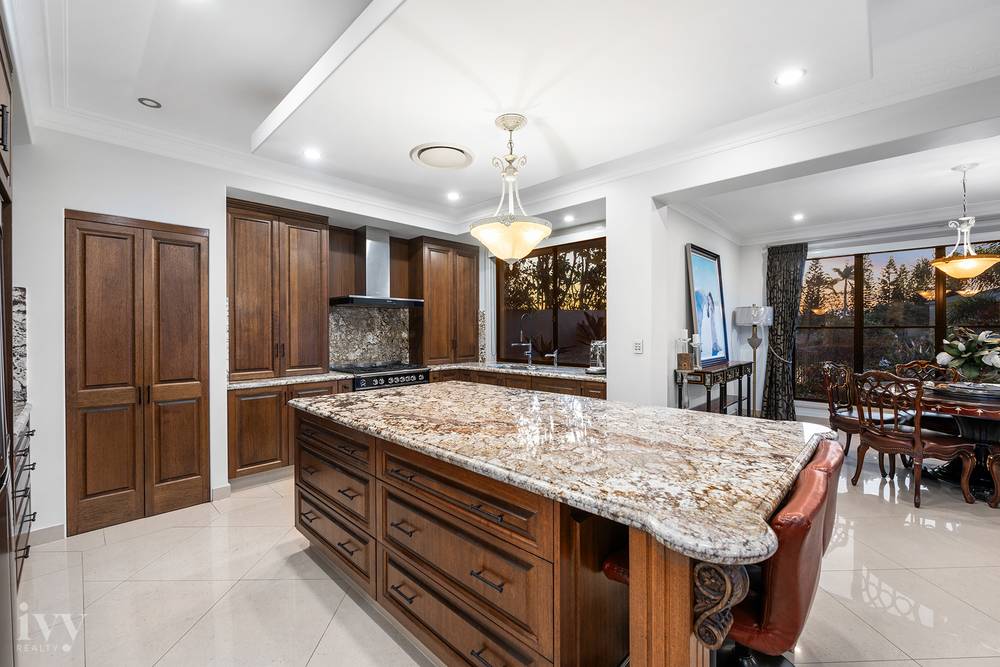 2204 Taromeo Court, Hope Island, QLD 4212