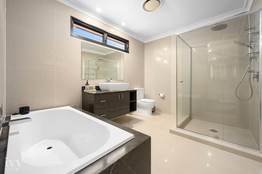 2204 Taromeo Court, Hope Island, QLD 4212