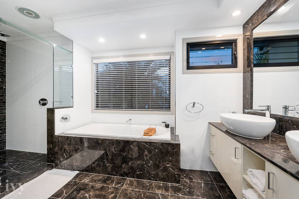 2204 Taromeo Court, Hope Island, QLD 4212