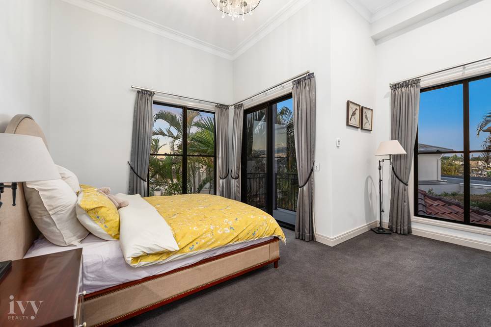 2204 Taromeo Court, Hope Island, QLD 4212