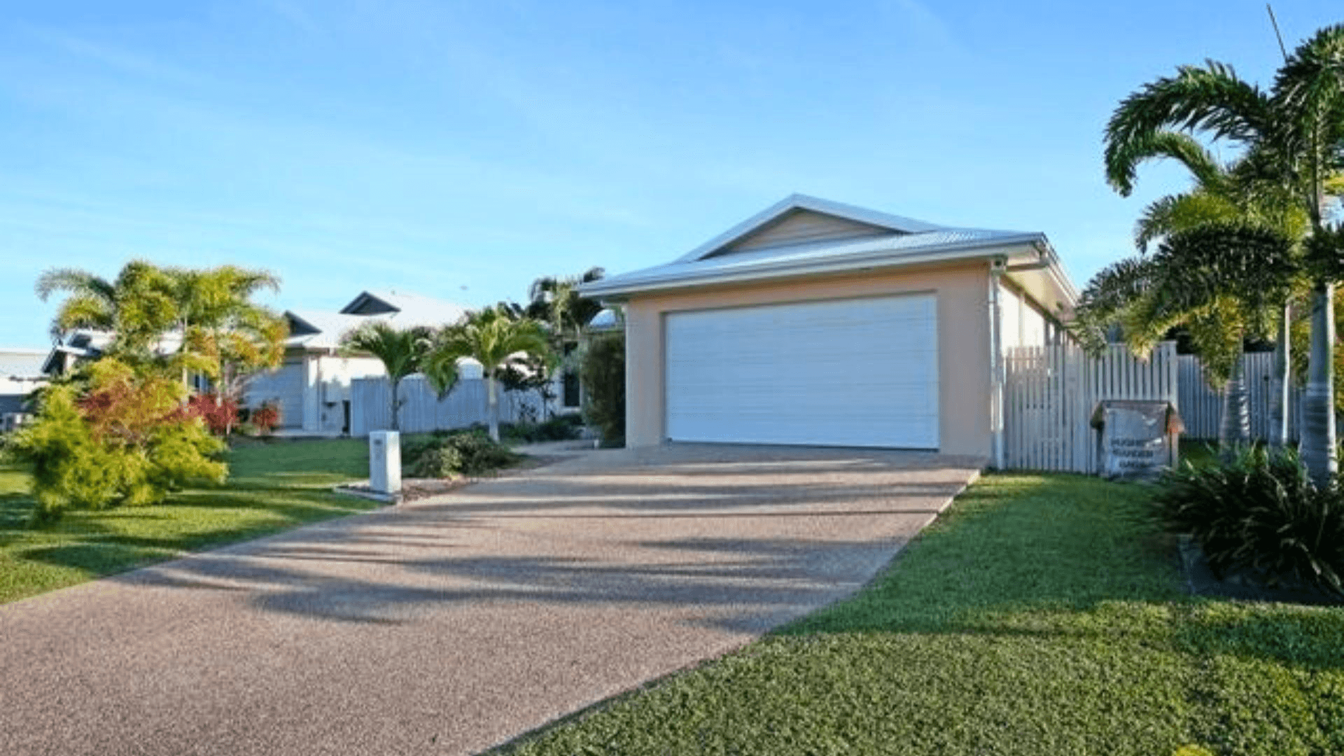 17 Hillock Crescent, Bushland Beach, QLD 4818