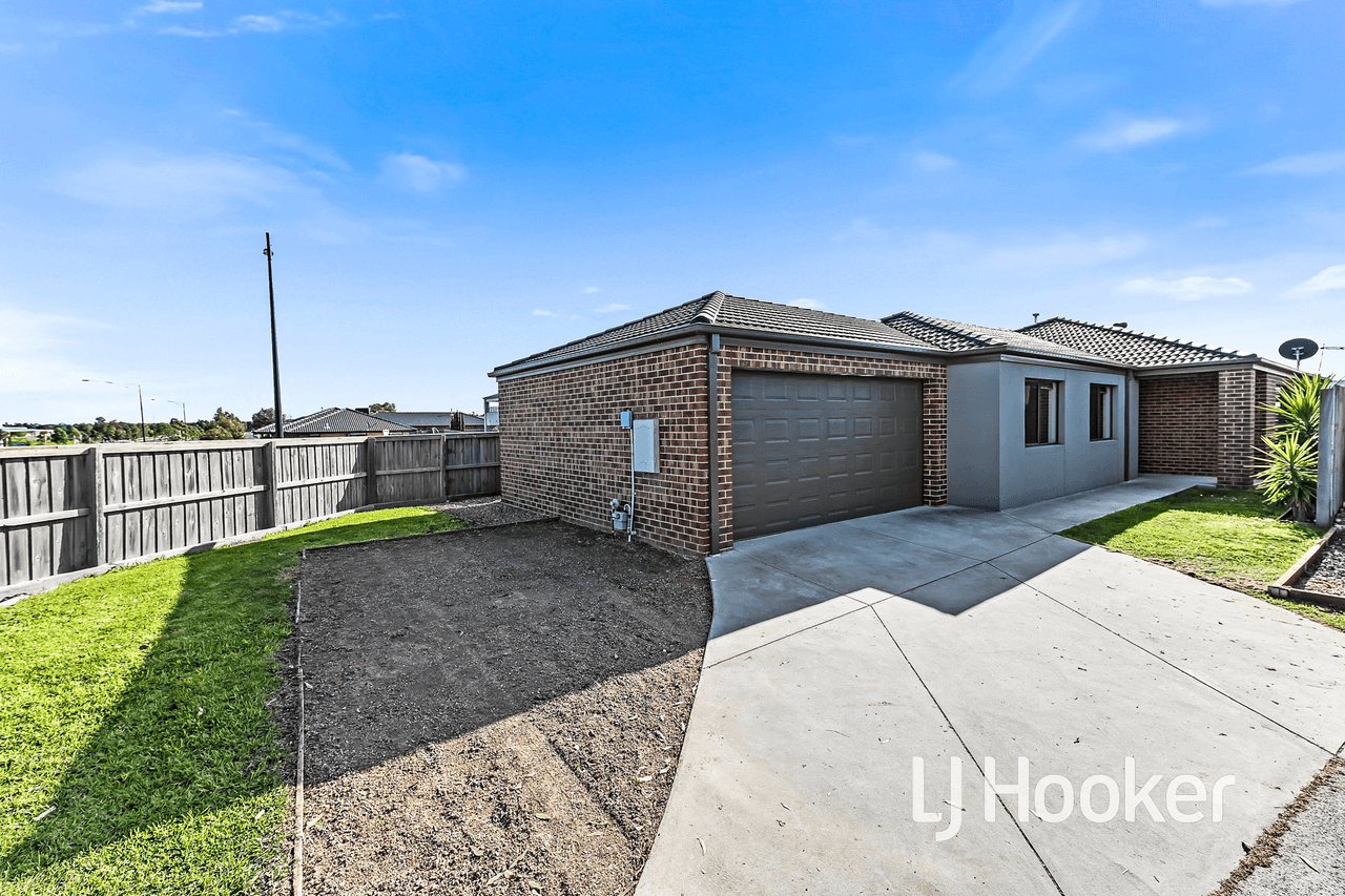 8 Emaleigh Close, OFFICER, VIC 3809