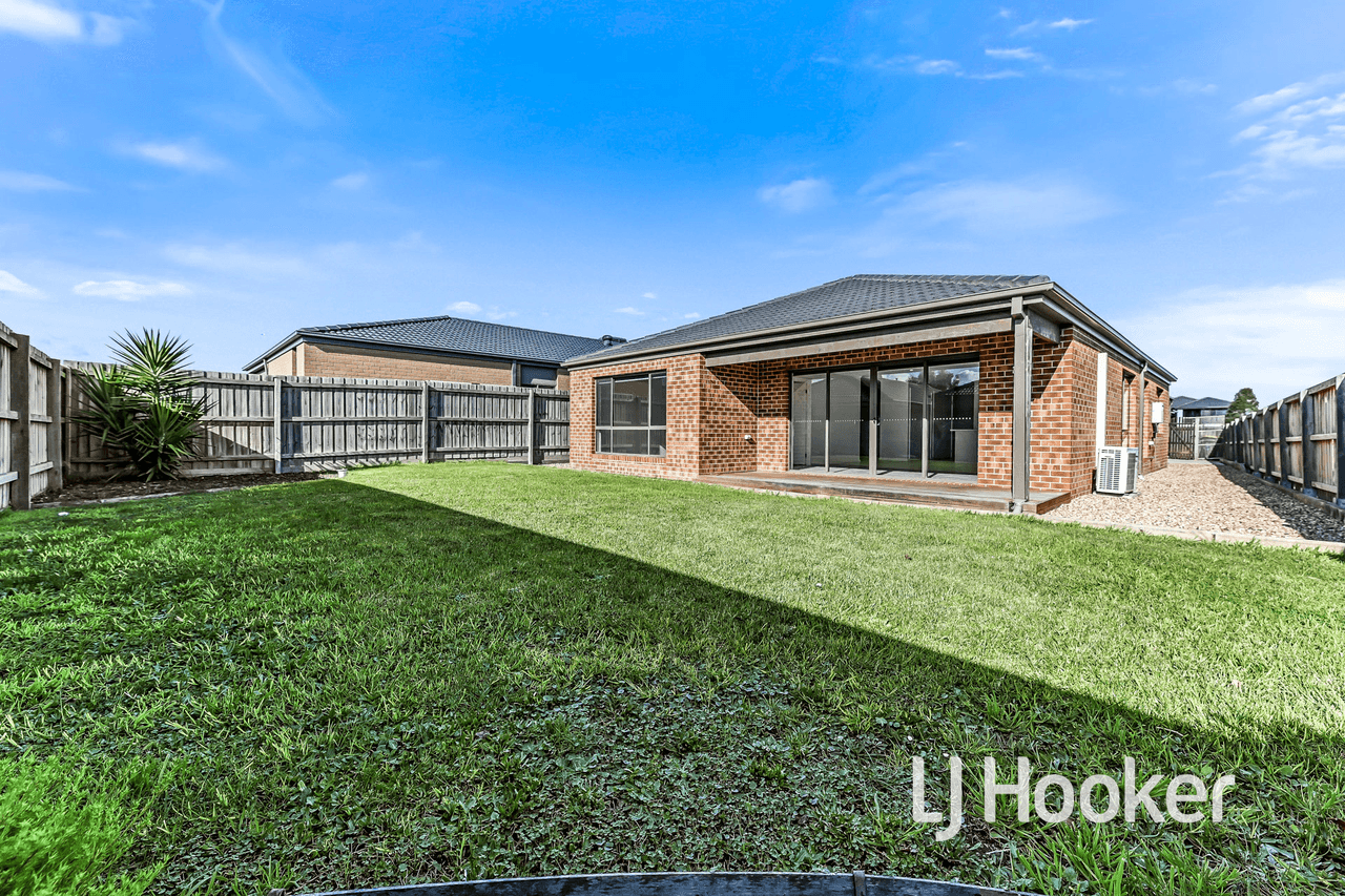 8 Emaleigh Close, OFFICER, VIC 3809