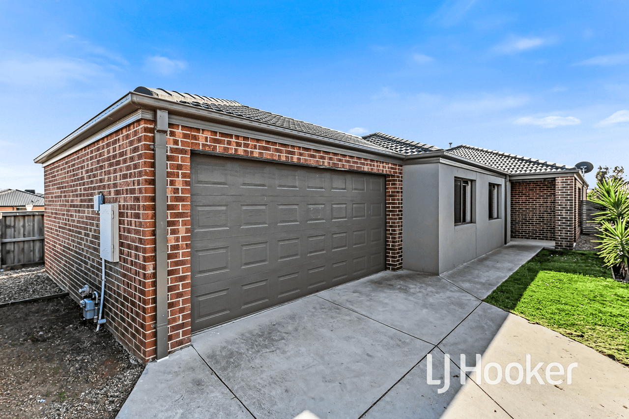 8 Emaleigh Close, OFFICER, VIC 3809