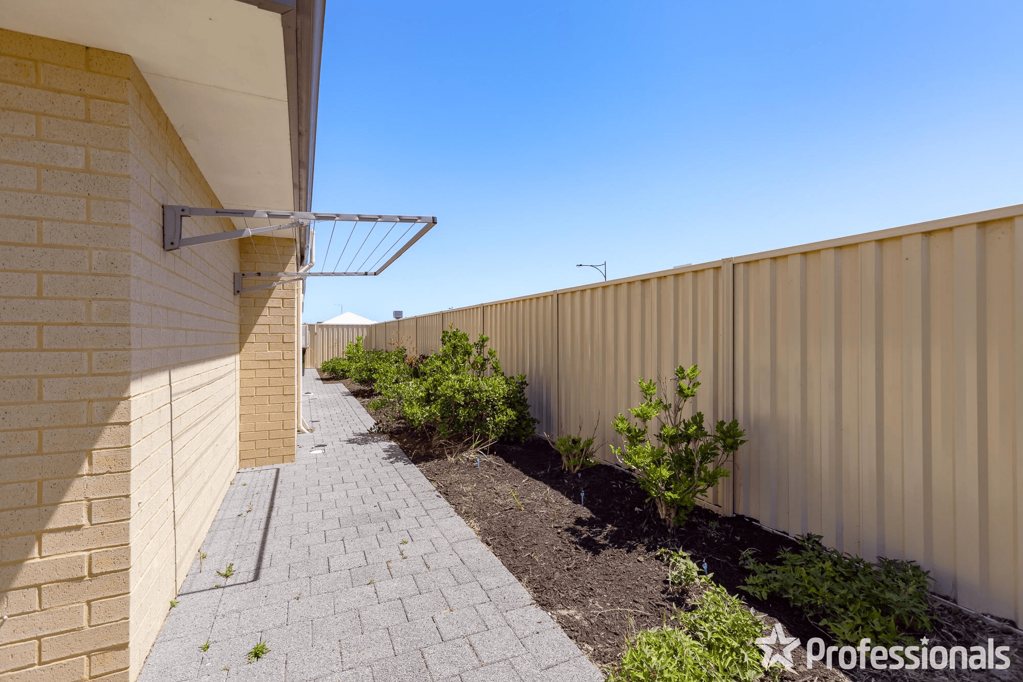 16 Lazuli Rise, WELLARD, WA 6170