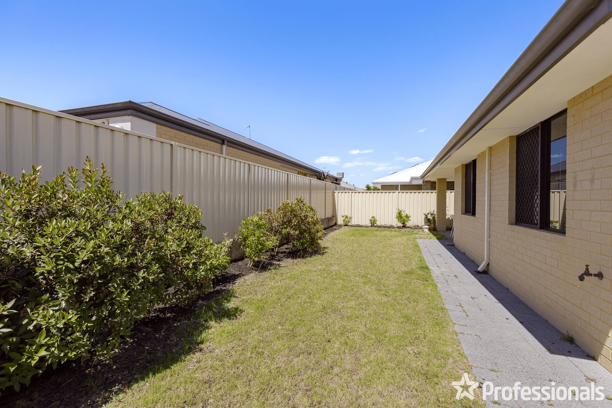 16 Lazuli Rise, WELLARD, WA 6170