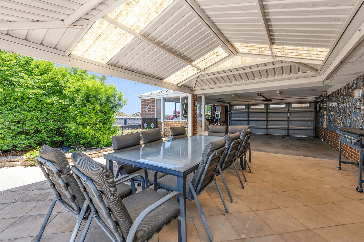 14 Tamblyn Close, Woodvale, WA 6026